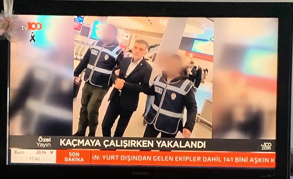 cemal_ermen's tweet photo. Yaptığın binalar yıkılmış o kadar can kaybı olmuş küçücük bebekler enkazın altından çıkıyor iken sen hapise girmemek için yurtdışına kaçmaya çalıştım Allahın sopası yok işte böyle seni kıskıvrak  Türk polisim yakalar umarım gereken yapılır  @Queenbashi1 #depremsondakika https://t.co/tr4KjHAJZM