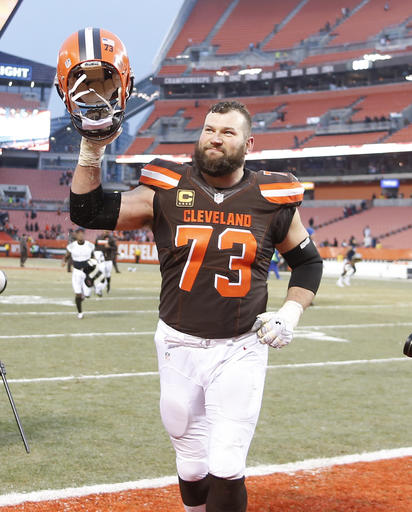 karnsies817's tweet photo. Like this tweet if there should be a Joe Thomas statue at First Energy Stadium. https://t.co/AfUQGvfFXM