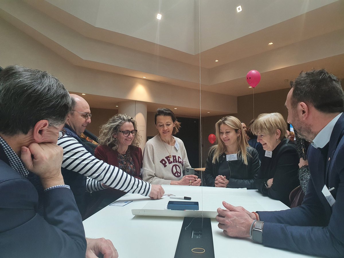AMARC_asso's tweet photo. 🧩 En cours : la fresque du Client présenté par Cos Systeme !
L'objectif est de permettre aux entreprises de sensibiliser les équipes à l'impact de l'#orientationclient sur la performance des organisations.
#relationclient #cultureclient https://t.co/vgfRabGlT9