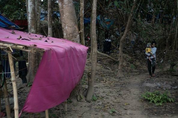 ChiNcw123's tweet photo. Currently, many Yangon Railroad workers now are forced to live in the jungles in movable tents because their lives have been thrown into the bush with no hope for the future because of their opposition to the junta regime
@UN @ASEAN
#2023Feb10Coup #WhatsHappeningInMyanmar https://t.co/IP7BT9aii1