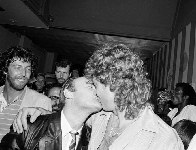 crockpics's tweet photo. Phil Collins and Robert Plant kiss each other at Be-bop cafe in New York, 1983 https://t.co/VIMdZ5PFQe