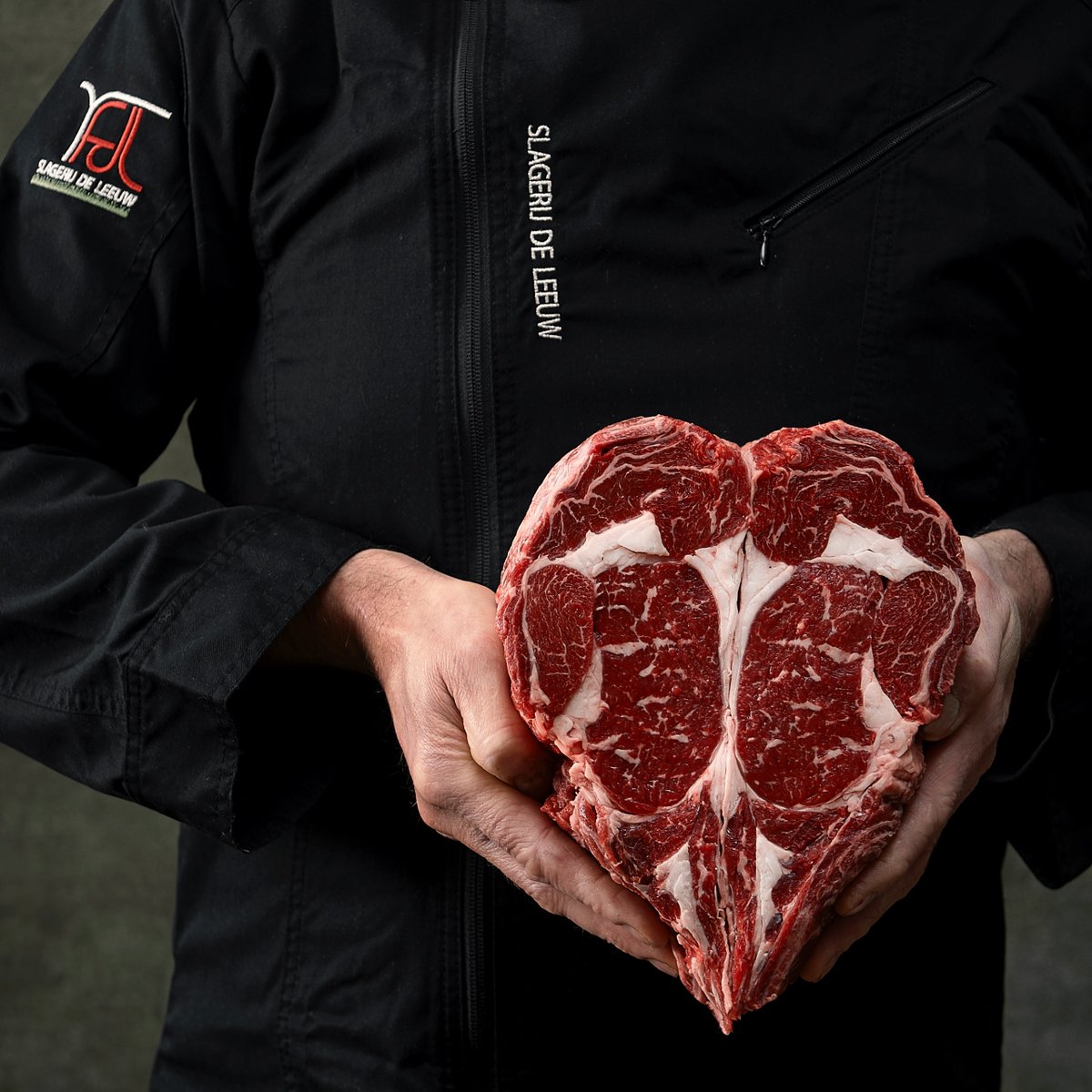 arno_veenhof's tweet photo. Vanaf nu t/m di de 14e, de Valentijnsspecials van 👨‍🍳 Florian: https://t.co/QwFvh9UZrC
En het smaakvolste assortiment vlees natuurlijk!
Heb jij iemand op het oog die je culinair wilt verwennen? 
Tot later! Of bestel 020 6230235. #valentijn #gastronomie samen #lekkereten #love https://t.co/SnLPkT8nca