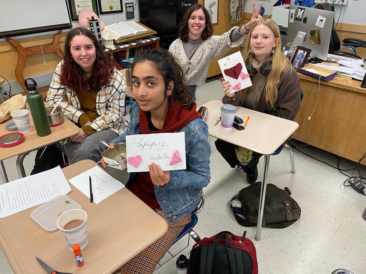 mhsjcl's tweet photo. Miramonte Latin had a successful Valentine’s Day Party on Wednesday! We made cards for our loved ones while eating cookies and drinking hot chocolate!! https://t.co/VdTOKZDGJh