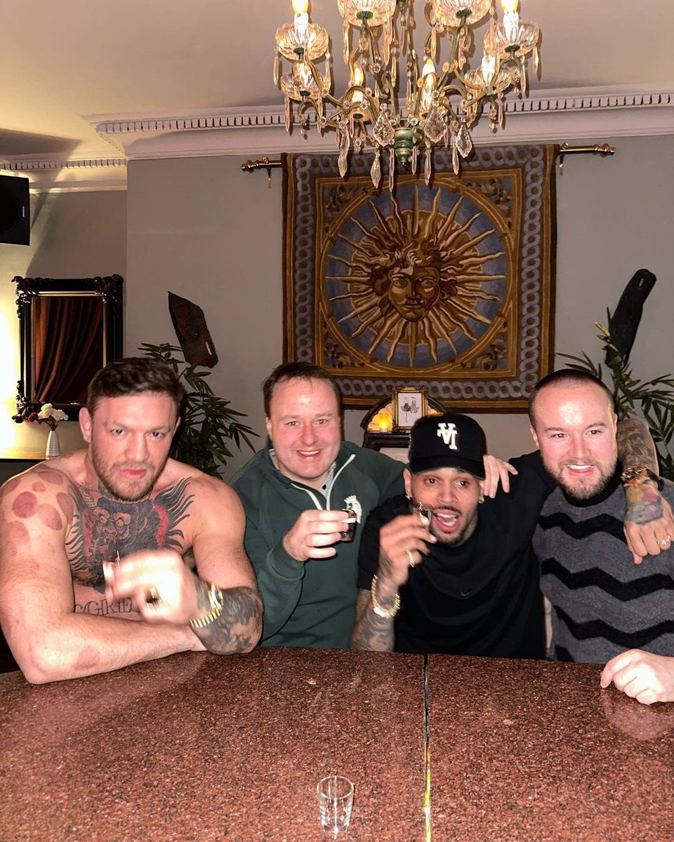 TB_Vanguard's tweet photo. ☘️ Conor McGregor @TheNotoriousMMA
shares photos of himself with @chrisbrown in Dublin.
.
Me and the homie #chrisbrown 🇮🇪 #propermadnight #welcometoireland 😂❤️ https://t.co/pQcWs89cUr
