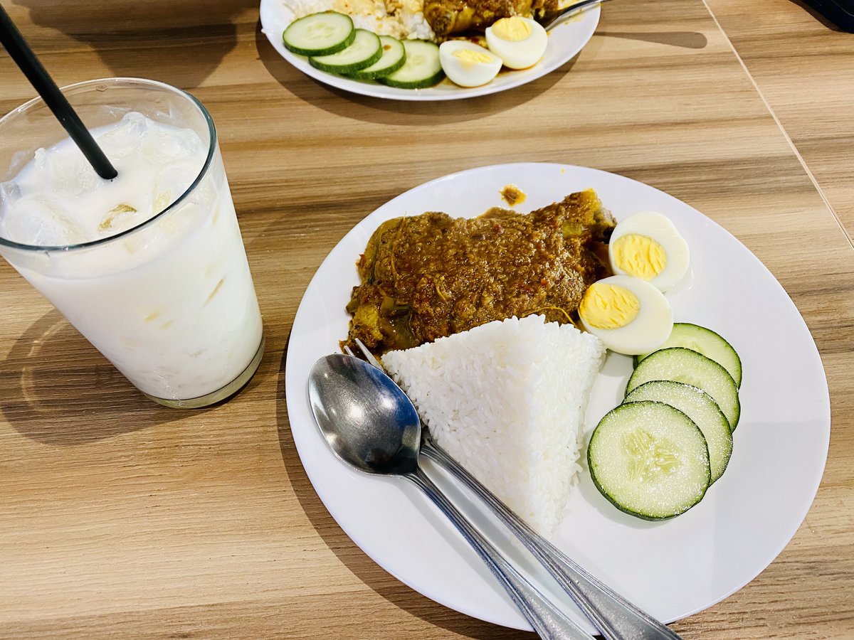 Makfoowengg's tweet photo. 🔥拿【紫微血龙木】给顾客+健康午餐。
🔥Deliver【Zi Wei Pendant】to customer+simple healthy lunch.
Master Mak 麥大師
+6011-1214 3468
#yijing #fengshui #numerology #易经 #风水 #life #luck #占卦 #改运 #运程 #Destiny #横财 #meta #LuckyNumber #血龙木 #车牌 #门牌 #ICNumber #紫微斗数 https://t.co/pBXgkSUrhE