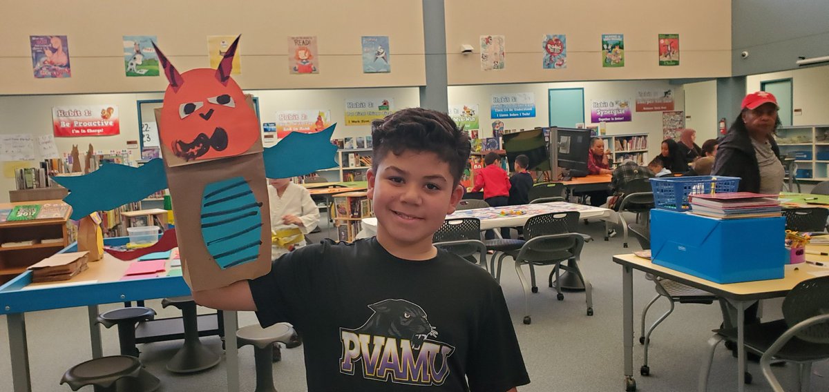 ReesLibrarian's tweet photo. Pictures from a great Family Library Night with @ReesStars &amp; @houstonlibrary! We loved making puppets &amp; harmonicas! @MireyaFromTX @KathyCherryAP #ReesReads https://t.co/ij9CN99p4L