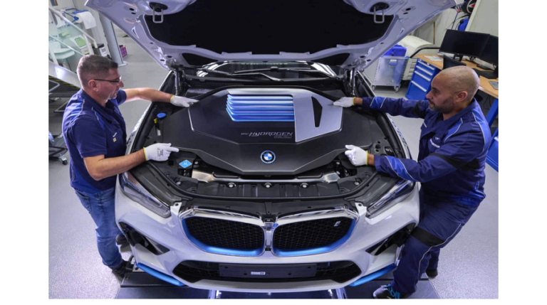 fuelcellsworks's tweet photo. #FridayFallbackStory: #BMWIX5 #Hydrogen Enters Production: Behind the Scenes Look - And despite conventional leanings towards electrification, @BMW continues to invest in alternatives - https://t.co/pWahiuimWN #HydrogenNow #HydrogenEconomy #HydrogenNews #H2 #CleanHydrogen https://t.co/GrtyFxsGHo