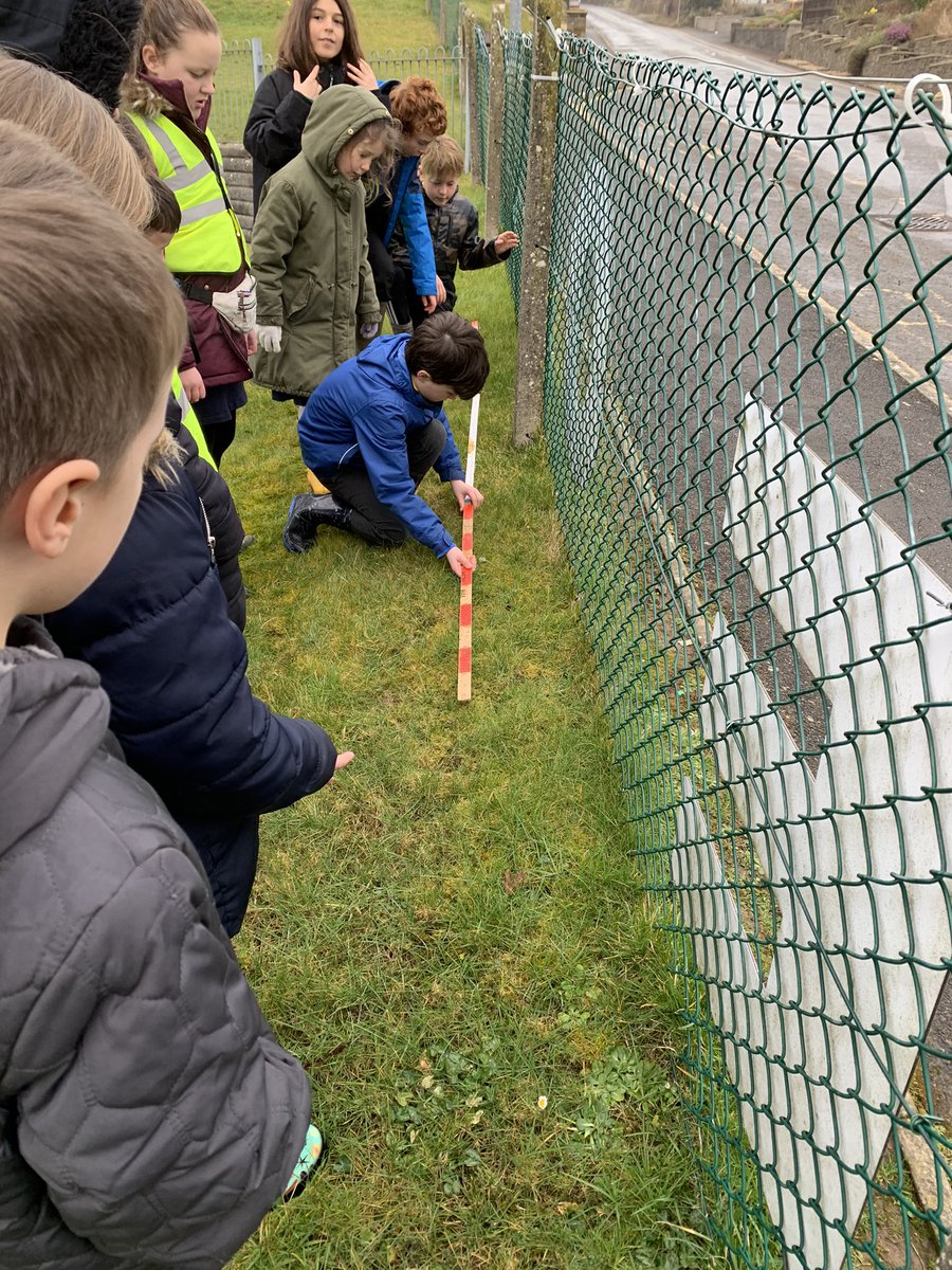 BroBrynach's tweet photo. KS2 pupils enjoyed carrying out a traffic survey to see how fast the traffic travel through the village in Gwener Gwyllt this morning 🚛🚎🚗 #localtraffic #trafficsurvey #trafficspeed @_OLW_ @ysgolawyragored we https://t.co/crcU0R7Alw