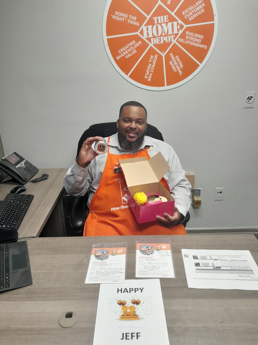 DemetriousFran1's tweet photo. Happy Anniversary to our leader at 6530! 13 years!! Congrats sir!! https://t.co/dhq7O4Gcng