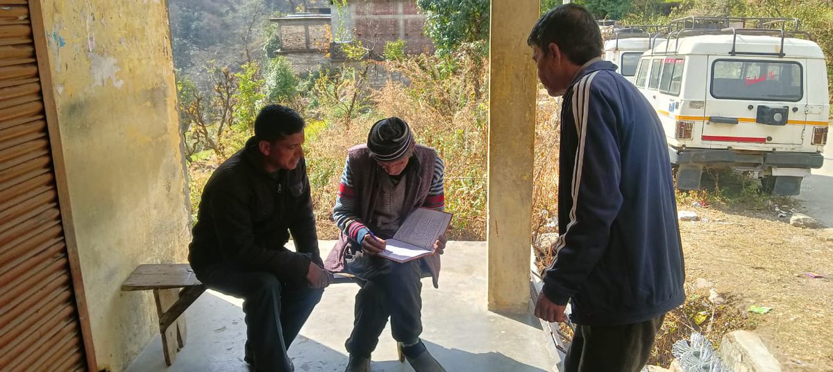Fiubag_uscgf's tweet photo. ग्राम गासी, मुनार, सौँग में परियोजना से जुड़े बकरी पालकों को ओपन बाड़ा सामग्री वितरित की गई ताकि बकरी प्रबंधन में बकरी पालकों को सुविधा मिल सके । @MdNcd @pashudhanUK @mdusgcf @UswdbCeo @basava_ias @sahakarita5 @Uttarakhandcoo1 @pashudhanUK #usgcf #goatvalley https://t.co/9es5dZvRQh