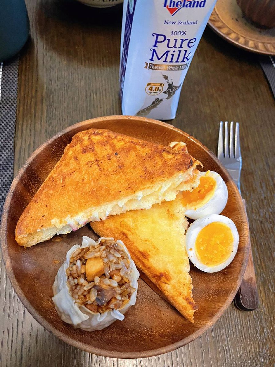 Sweet_Panda1987's tweet photo. You’re the butter to my toast! The milk to my coffee!

#breakfast #toast #egg #milk https://t.co/4OKCmqocA2