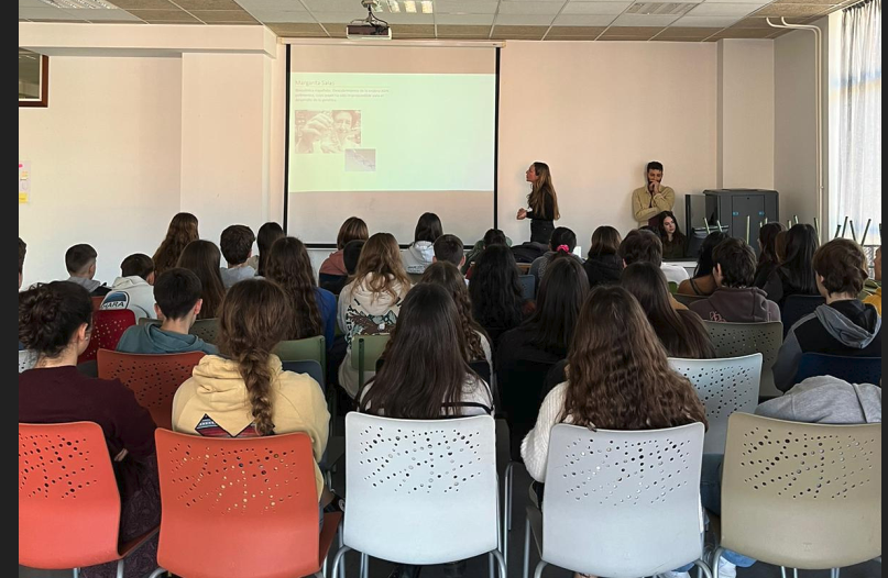 AchucarroGlia's tweet photo. #EmakumeakZientzian
@MartaPIglesias, #MarMarquez and @RodriSenovilla han impartido una conferencia hoy en @Elgo_Ikastola hablando de mujeres y ciencia, dentro de @EmakZientzian @Mujer_SENC https://t.co/9HaBYdghtl