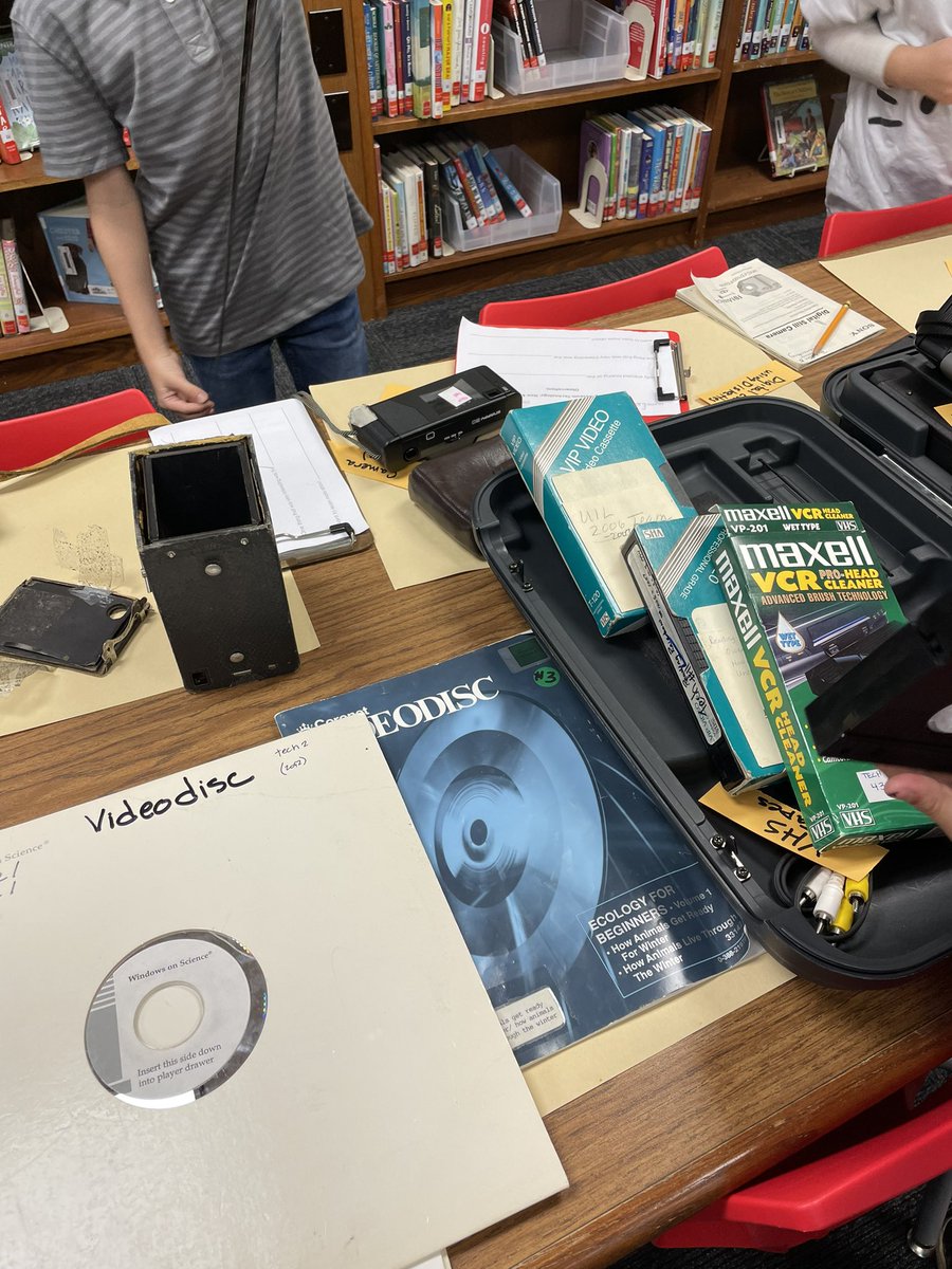 sbutleross's tweet photo. Tech Now and Then KISD Traveling Museum engaging students with on hands experiences @ParkGlenES @KellerISD @KellerLibraries #kellerlibraries https://t.co/b8PzSHTZ0p