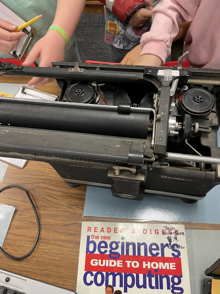 sbutleross's tweet photo. Tech Now and Then KISD Traveling Museum engaging students with on hands experiences @ParkGlenES @KellerISD @KellerLibraries #kellerlibraries https://t.co/b8PzSHTZ0p