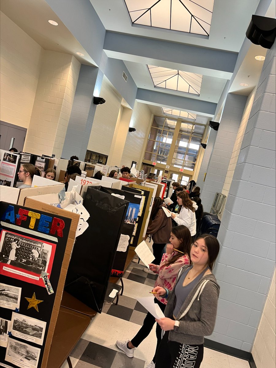 CalvertMSCCPS's tweet photo. History Fair was a great success at CMS! Several excellent entries in all categories. https://t.co/IrSoptLPHh