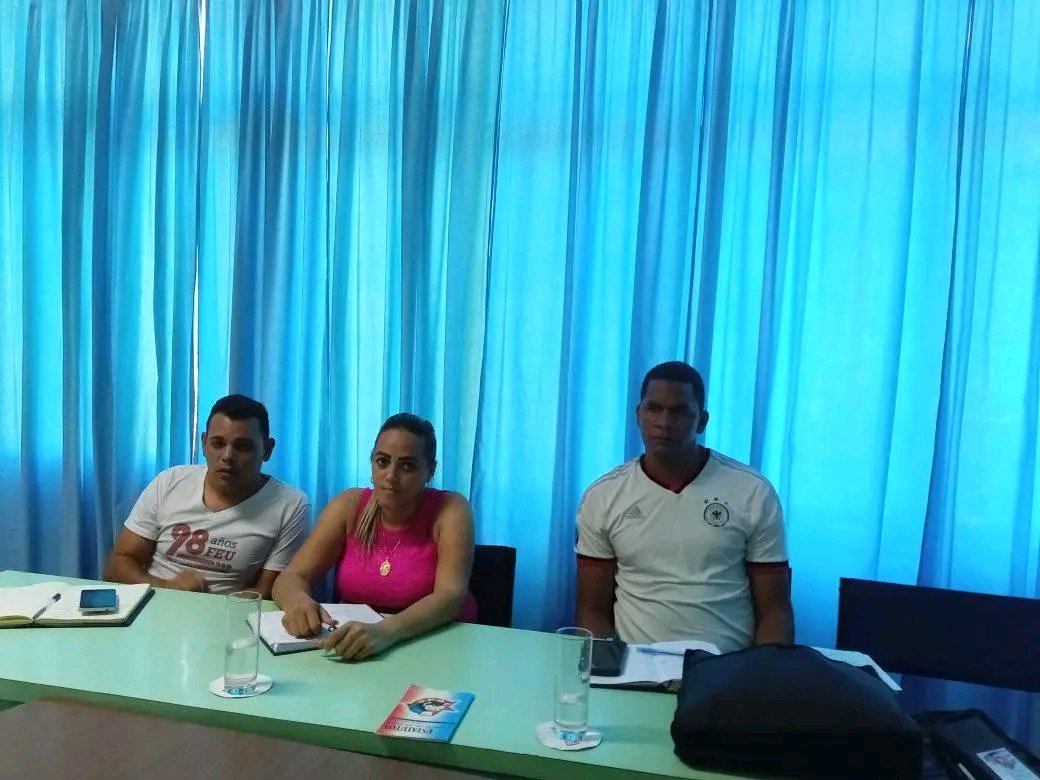 StgoUjc's tweet photo. Intercambia el Buró Provincial de la #UJC en #SantiagoDeCuba, con la reserva de Cuadro, en entrenamiento en la Escuela Provincial del #PCC, excelente espacio para #JuntarYVencer. 
#MejorEsPosible https://t.co/JcVhhclONH