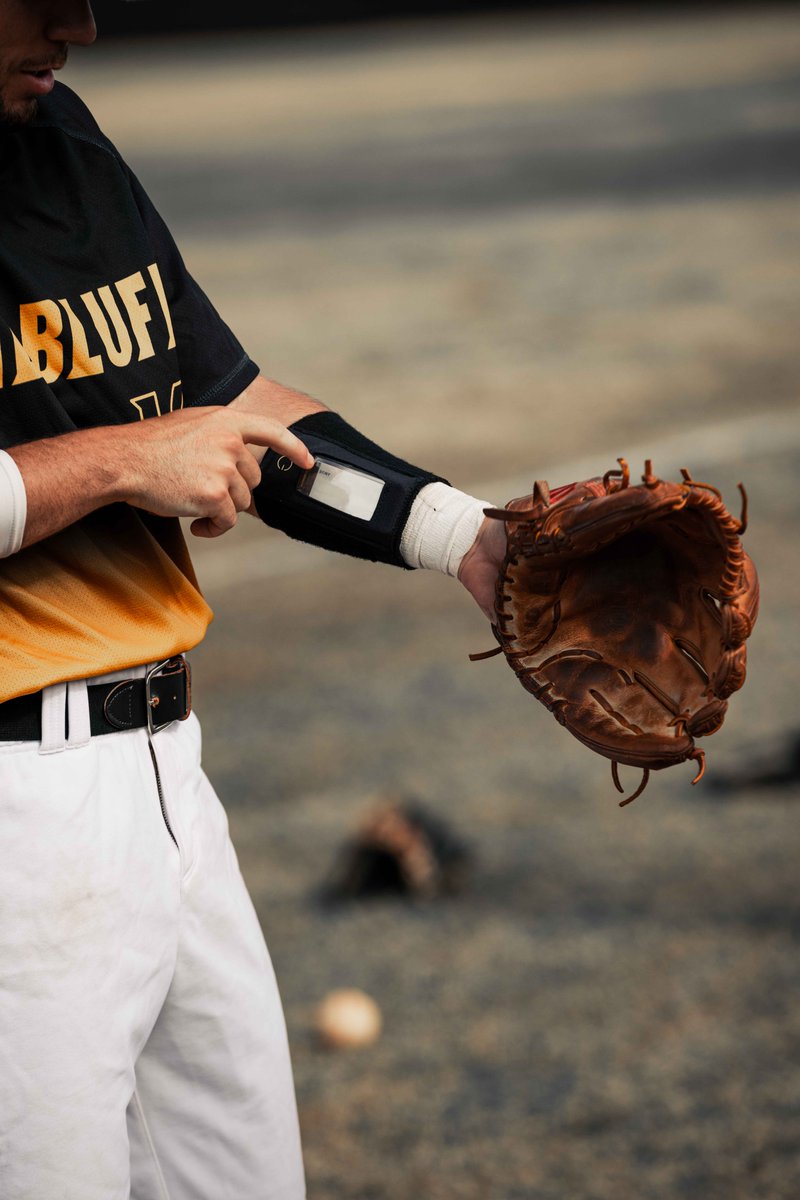 ArmillaTech's tweet photo. The crisp display on the player's receiver allows for quick and clear communication, even in low light conditions.
Experience it first hand: https://t.co/w1A36p8nWG
#Armilla #armillatech #ARMTechnology #baseball #beisbol #softball #gamechanger https://t.co/6ejEuf5s6x