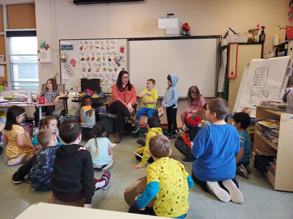 ms_holden1's tweet photo. Team Paper, Team Plastic, Team Wood! Similarities&amp;differences, objects&amp;materials. Action, presentation, culmination ...perfection! @Ms_Ryan1 @MUNEducation @Hazelwood_Elem @NLESDCA https://t.co/EjKy6eFp75