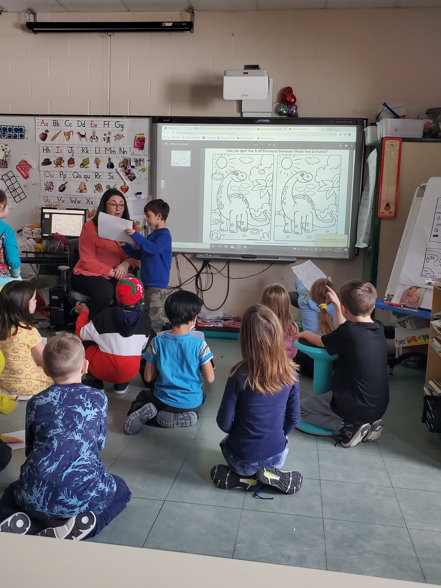 ms_holden1's tweet photo. Team Paper, Team Plastic, Team Wood! Similarities&amp;differences, objects&amp;materials. Action, presentation, culmination ...perfection! @Ms_Ryan1 @MUNEducation @Hazelwood_Elem @NLESDCA https://t.co/EjKy6eFp75