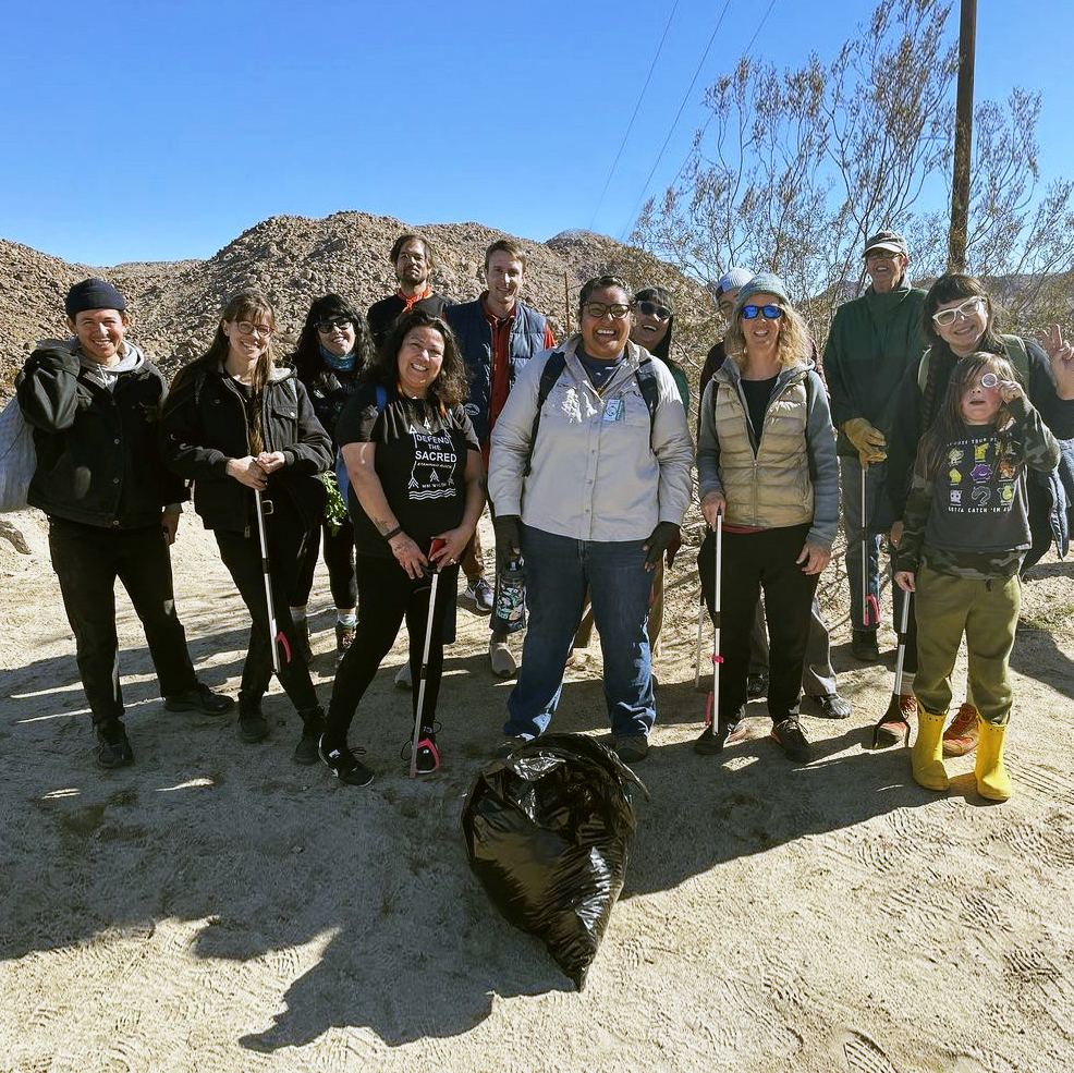FNDI303's tweet image. First Nations staff recently joined community partner @NALCorg for a spring cleanup event at #JoshuaTree! The event brought together volunteers to care for Coyote Hole and its biological, cultural, &amp;amp; historic resources. #EnvironmentalCleanup
