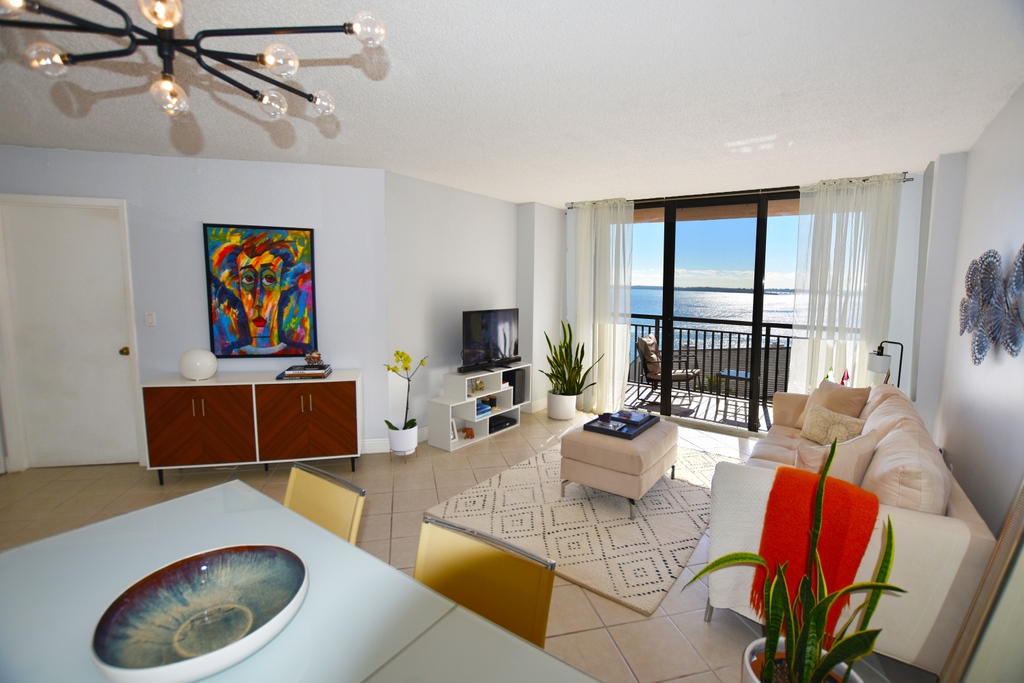 onemiamigroup's tweet image. Just Listed | 540 Brickell Key Dr #1017, Miami, FL 33131
1 Bed | 1.5 Bath | 690 SF

Live the Island Lifestyle at its best in the heart of Brickell

Contact me for more information!

#onemiamigroup #miami #brickellkey #islandlife #realestatemiami #southflorida #brickell