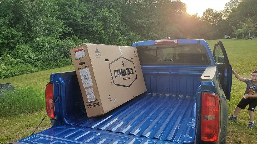 Diamondbackbike's tweet photo. Now that's a nice view. The sunset's okay too.
Happy #newbikeday @michaelfelch.
#diamondbackbikelove #syncr #hardtail #mtb #mtblife #mtbviews #bikeviews #UGC #welcometothefamily https://t.co/x4yeG2qnyP