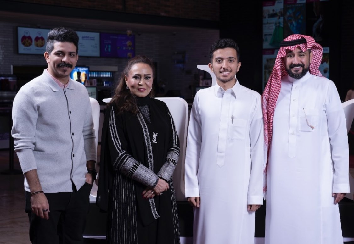 " جَاور السعَداء تُسعد " سعيد جدًا بالعمل مع نخبة من نجوم الشاشة السعودية و العربية ومن أجمل الأيام لي برفقة <a href="/tariqalharbi80/">طارق الحربي</a> @Sanabyounis <a href="/AymanMutahar/">أيمن مطهَّر | Ayman Mutahar</a> .