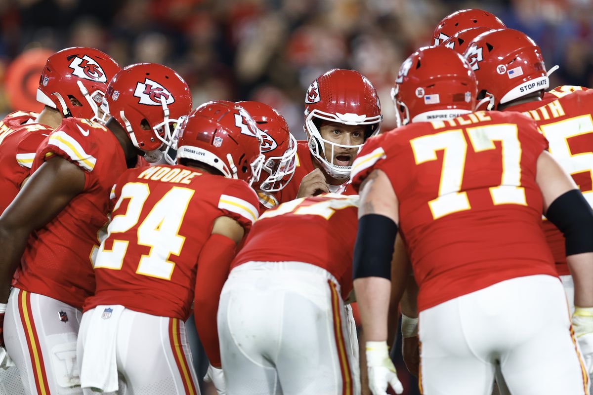 PHLEaglesNation's tweet photo. Several #Chiefs players are battling some sort of mild illness spreading around the locker room, per reports. Chris Jones said he is under the weather with congestion, sore throat, and other cold/flu symptoms. Patrick Mahomes was also said to be seeming a bit sick. https://t.co/fVXLMw0mVo