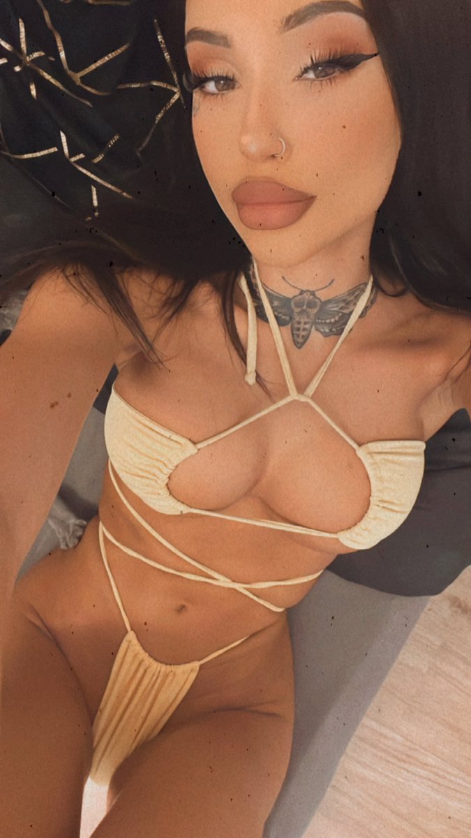 bondrix_of's tweet photo. https://t.co/meZd9q73zV 60% discount until Valentine’s Day. RETWEEEEEEET #onlyfanspromo #onlyfansmodel #onlyfansgirl #tits https://t.co/iDosdC8eCb