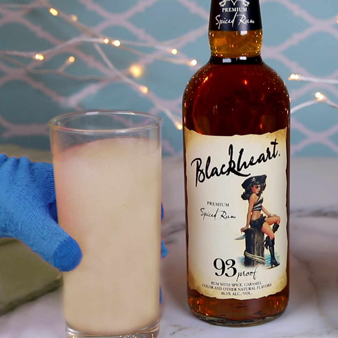 blackheartrum's tweet photo. Melts in your mouth, not in your glove. 🥃 ⚪
 
The Spiced Snowball: Blend 1.5 oz Blackheart Spiced Rum, 4 oz lemonade and 1 cup of ice. Pour into a glass and enjoy! https://t.co/IyZJYTOsB7
