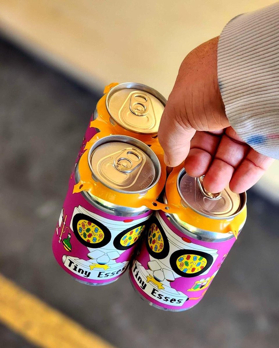 wavegrip's tweet photo. Cheers to lightweight packaging 🍻We are loving @prairieales bright Tiny Esses cans paired with our orange can carriers. WaveGrip carriers are lightweight and made with recycled plastic ♻️🚮. Savor the taste not the waste!
#recyclable #cancarriers #craftbeeer https://t.co/24i6UbbRqE