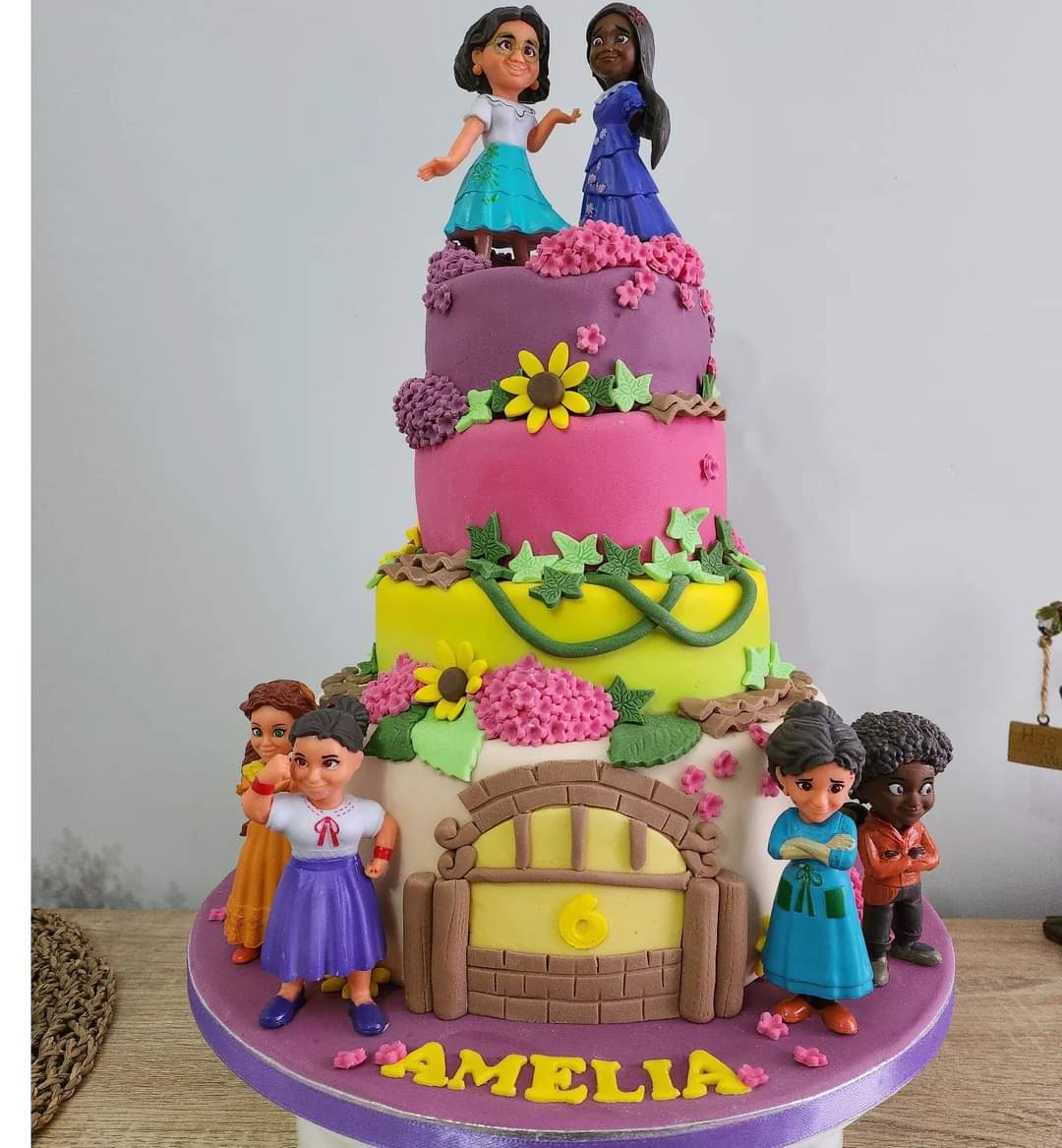 Hayley's Cake Box tweet media