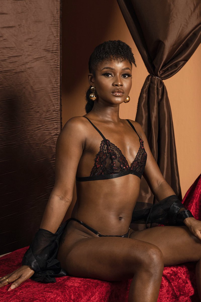 iamabrokwa's tweet photo. You can also be sexy for yourself in full @FemmeNoireStore hotness, on Val’s day unnoe 🤷🏽‍♀️🥰😘 https://t.co/CasrCvD5f3