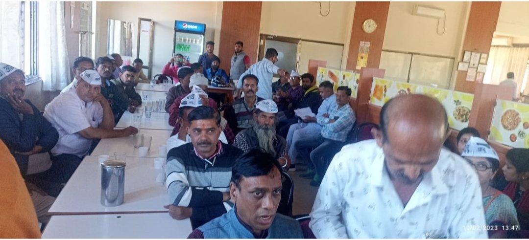 brajesh_cbk56's tweet photo. @AAPJabalpur में सदस्यता अभियान के तहत पच्छिम विधानसभा में सेंट्रल टीम द्वारा सदस्यता अभियान किट का वितरण किया गया।
@AAPMPOfficial
@AamAadmiParty @SandeepPathak04
@JoonBhupinder
#AAPMemberShipDrive https://t.co/SV0wUPiWTW