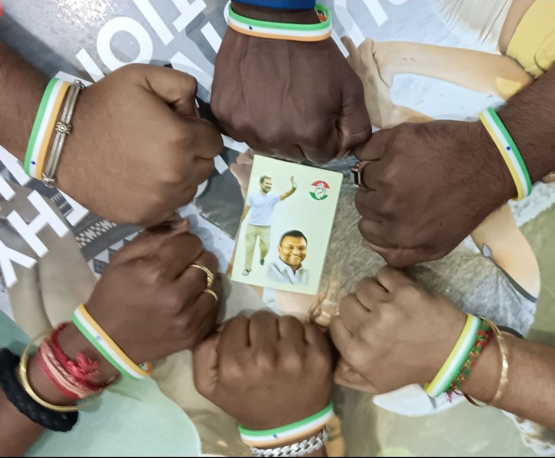 PhoenixJaiSeela's tweet photo. #picoftheday 🥰🥰🥰
வருங்கால தமிழக🇮🇳🇮🇳🇮🇳 தலைவரும்.. @KartiPC..❤️❤️❤️
வருங்கால இந்திய 🇮🇳🇮🇳🇮🇳 தலைவரும் @RahulGandhi 🥰🥰
அவர்களுடன் எப்போதும்
அவர்களின் விசுவாசமிக்க போர்ப்படை தளபதிகளாக.... #KpcArmy #RahulArmy ...🔥🔥🔥 https://t.co/8MijChew1l