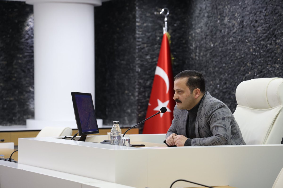 MeramBelediyesi's tweet photo. Meram Belediye Meclisimiz, Başkan Vekilimiz Ahmet Melih Güçlü başkanlığında toplandı.

Belediye Meclisi Üyelerimiz, 3 aylık huzur hakkı ücretlerinin depremzede vatandaşlarımızın ihtiyaçlarında kullanılmak üzere AFAD’a bağışlanmasına karar verdi. https://t.co/sIVxp1iDOF