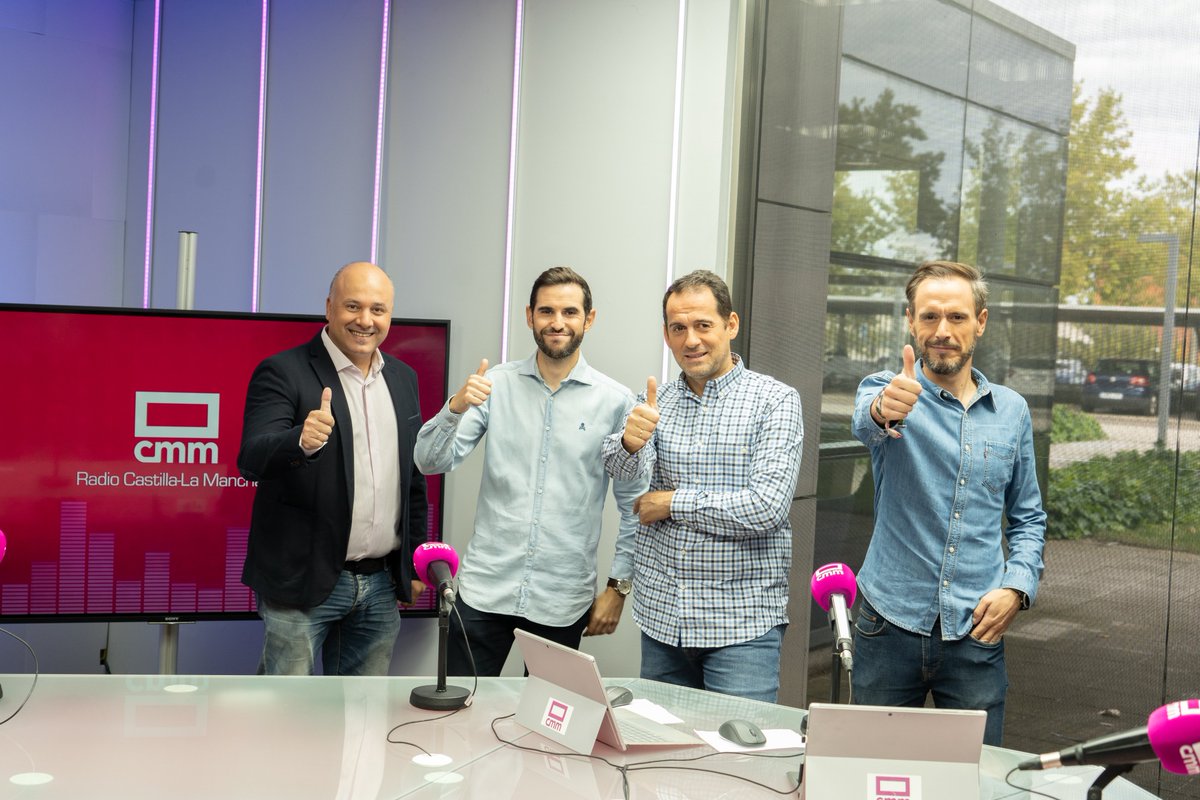 RadioCLM_es's tweet photo. ¡Feliz #DíaMundialdelaRadio!

📻En #RadioCLM celebramos este día con todos los que hacen posible nuestra Radio a diario.

Detrás de las ondas hay mucha más gente de la que aparece en estas fotos 🫶

Y a todos nuestros oyentes... 🙌 ¡Gracias por estar al otro lado!
#SemanaRadioCLM https://t.co/OSlaEJUBbT
