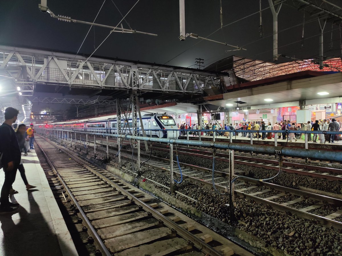 aayush_8_'s tweet photo. #PuneJunction https://t.co/oAK4Pyxya2