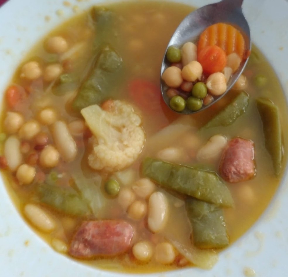 marc_esteve's tweet photo. Avui #diamundialdelsllegums
Per a la nostra salut i la del planeta #WorldPulsesDay #DíaMundialDeLasLegumbres #SlowBeans #SlowFood

Afegiu al plat: pèsols, llenties, faves, mongetes...

Que no faltin a la cuina
@slowfoodbcn
@cuinerskm0
@_Xamec
@mensacivica @Menjadorseco #Chef2030 https://t.co/G8cfHrxMHo