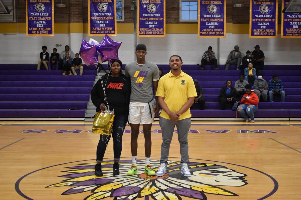 AmiteHoops's tweet photo. 💜Congratulations to our Seniors!💜
@tk_trev19 @neal23x @shiftysim 
@3threejuno @jalenvernon1 @its_lemarharris pt1 https://t.co/wBqFU8EsqL
