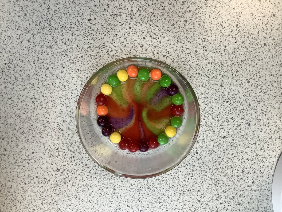 MrsJonesScience's tweet image. Y7 Science Club: colourful skittles. @IslwynScience