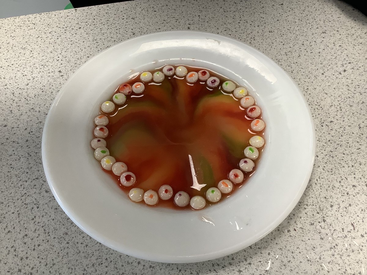 MrsJonesScience's tweet image. Y7 Science Club: colourful skittles. @IslwynScience