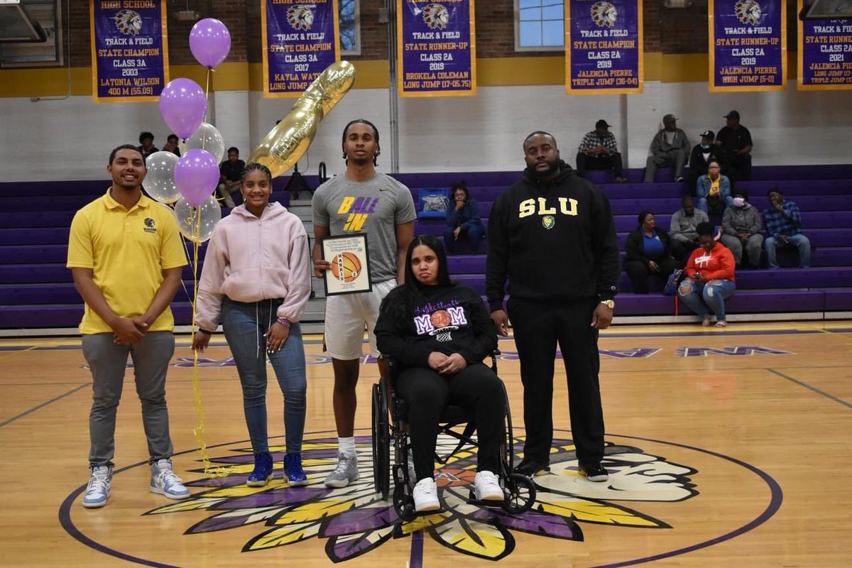 💜Congratulations to our Seniors!💜
<a href="/tk_trev19/">Trevor Landrew🃏</a> <a href="/neal23x/">Ronneal Harold ✪</a> <a href="/shiftysim/">Simeon Powell</a> 
@3threejuno <a href="/jalenvernon1/">jalen vernon</a> <a href="/its_lemarharris/">Lemar Harris</a> pt2