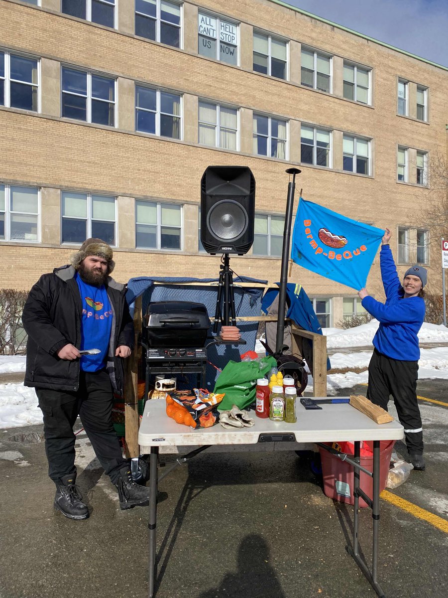 flwVideosNL's tweet photo. Ready and Waiting at Arts and Admin! 🌭

See you soon 😉 #BarmpBeQue #FairDealAtMUNL https://t.co/dXVXsoMldM