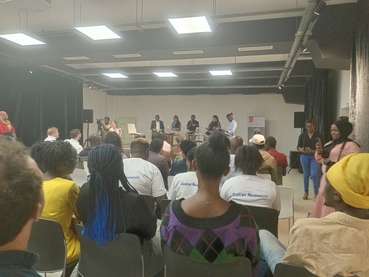 City Shamba (@city_shamba) on Twitter photo Great panel discussions about #foodsecurity at the launch of the blind spot by <a href="/routetofood/">Route to Food</a>.
"We need to LOCALIZE our food systems to ensure food sustainability" Great panel discussions about #foodsecurity at the launch of the blind spot by <a href="/routetofood/">Route to Food</a>.
"We need to LOCALIZE our food systems to ensure food sustainability"