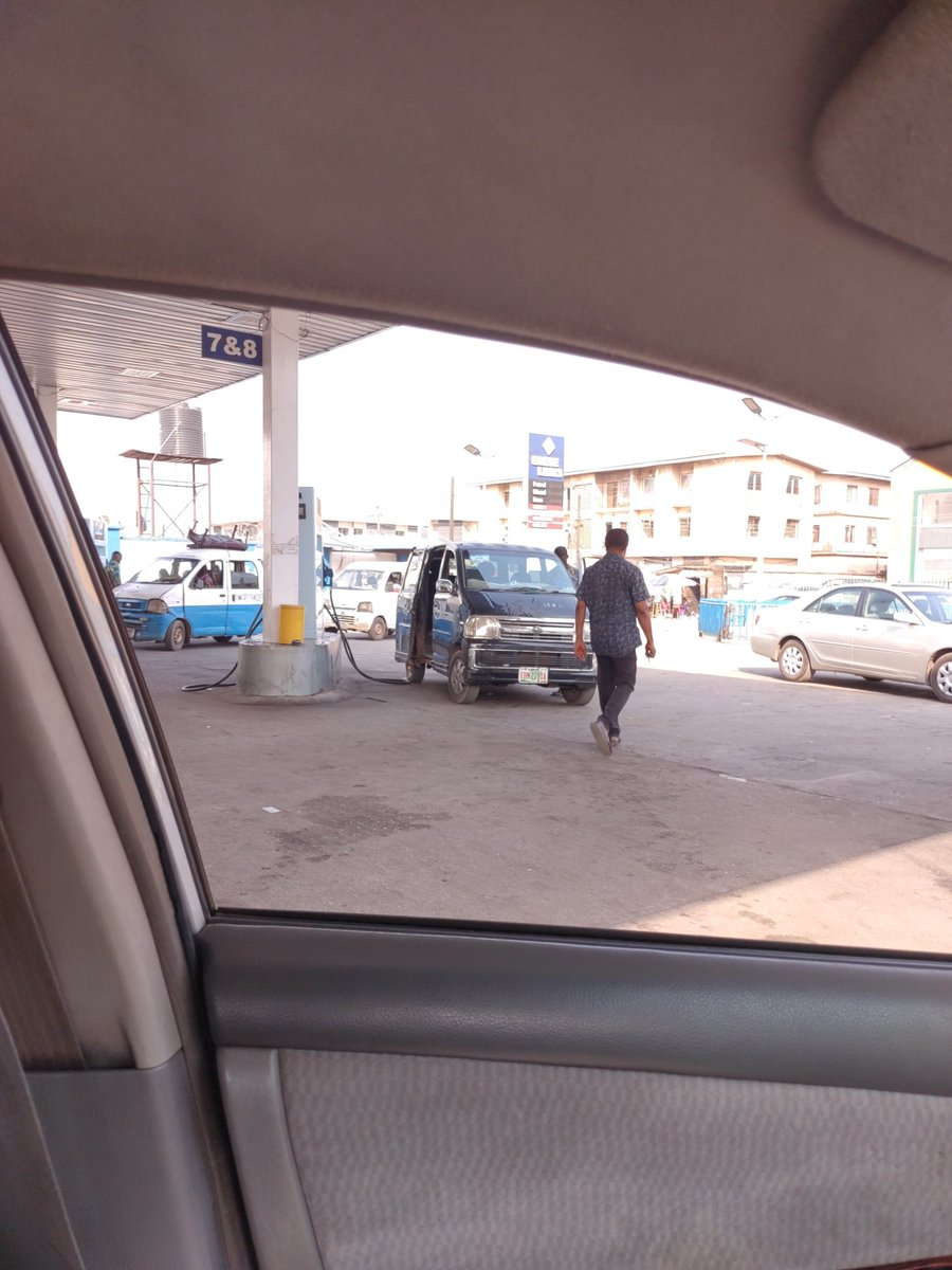 piuso's tweet photo. Petrol station in Owerri will not accept old notes and no POS transactions. PMS 370 naira at the pump! Still want to vote APC? https://t.co/zhr4hc8UeH