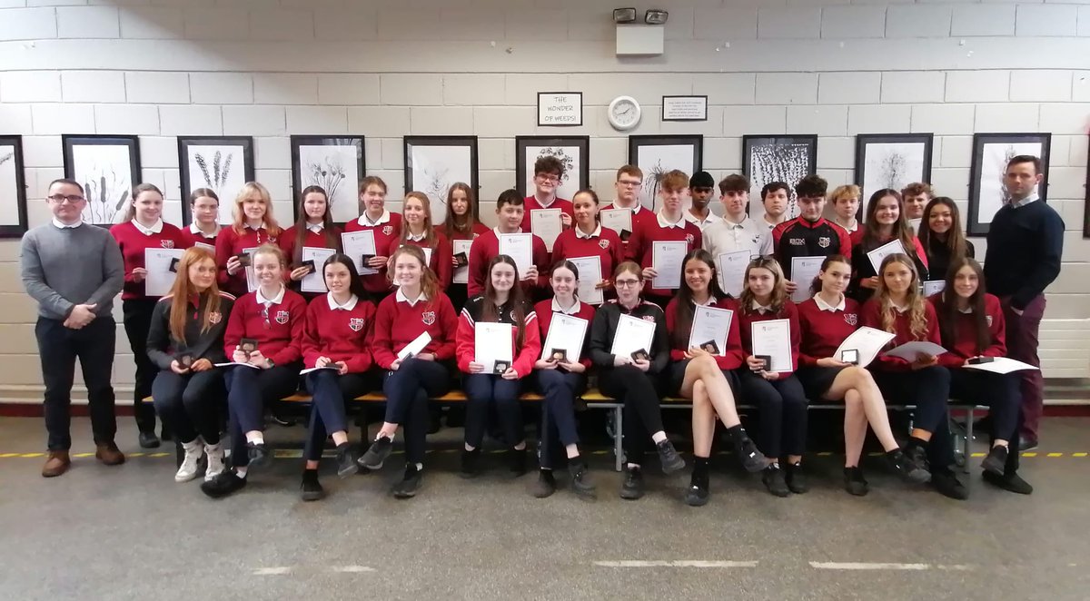 🥉🥈🏅Congratulations to our 39 fifth-year students who received their bronze Gaisce Award medals today! @GaisceAward @tydotie @offalylocalnews