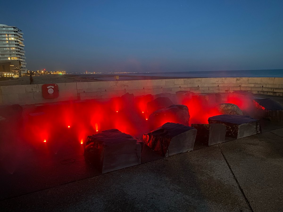 Ustigate's tweet photo. In 2010 Ustigate installed John Pegg's vision for Worthing seafront - a beautiful misting water feature, set amongst welsh slate boulders. In 2023 Ustigate returned to install a colour changing LED system #worthing #splashpoint Full case study here: https://t.co/gmTAYDLL50 https://t.co/E2SeqK7jB3