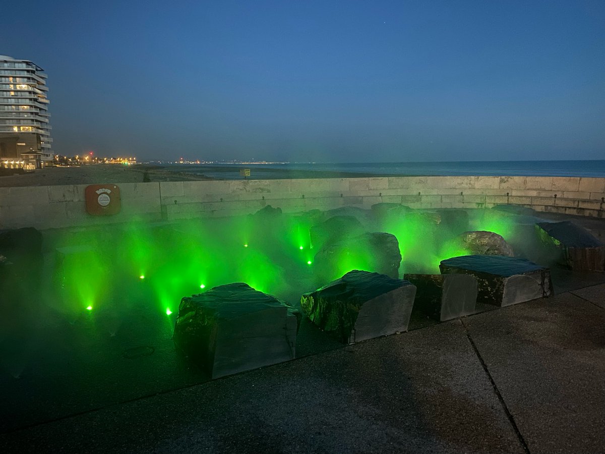 Ustigate's tweet photo. In 2010 Ustigate installed John Pegg's vision for Worthing seafront - a beautiful misting water feature, set amongst welsh slate boulders. In 2023 Ustigate returned to install a colour changing LED system #worthing #splashpoint Full case study here: https://t.co/gmTAYDLL50 https://t.co/E2SeqK7jB3