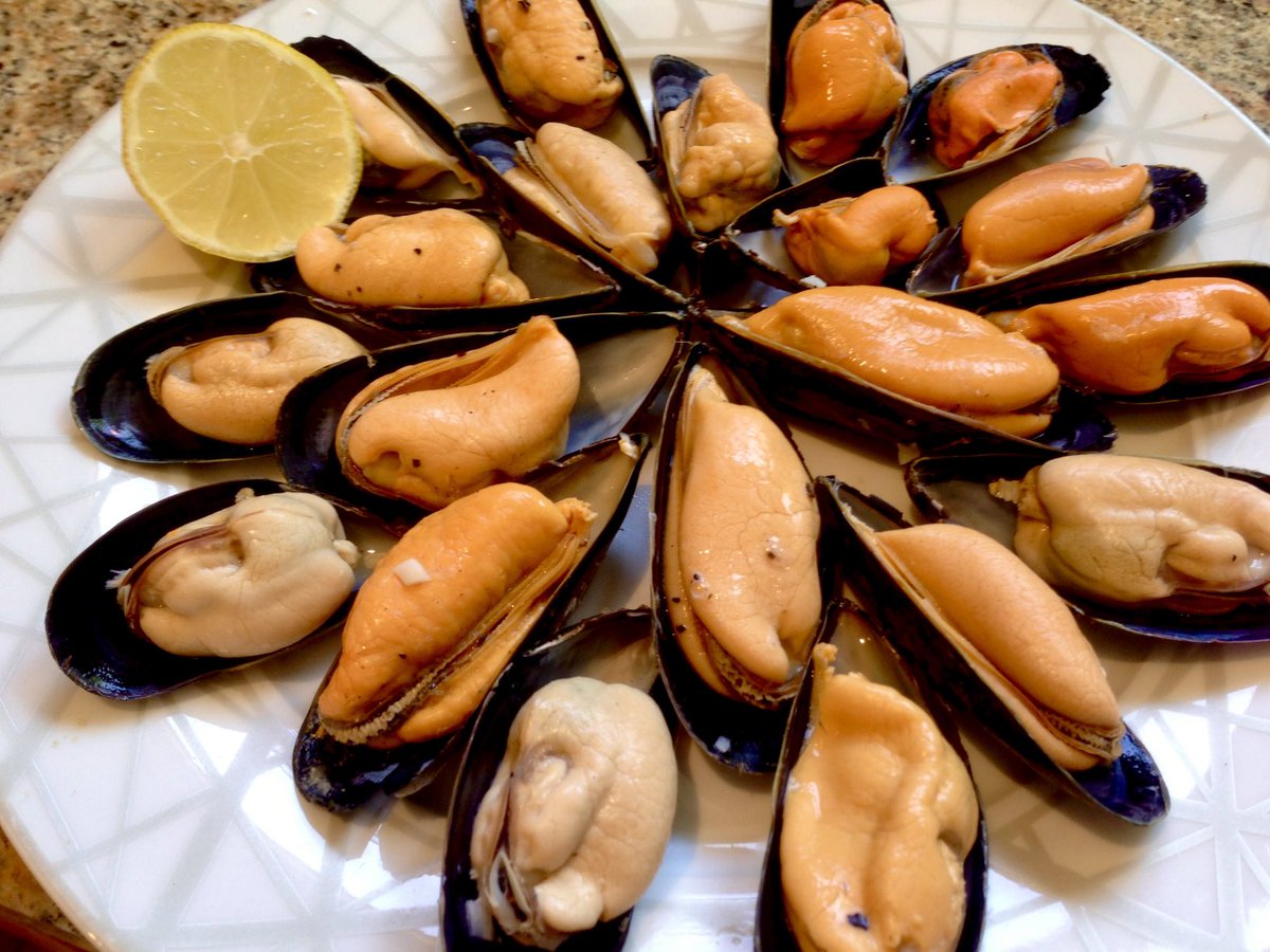 Averyslondon's tweet image. Plump Juicy Mussels for Lunch ⁦@TheCat_Max⁩ ⁦@Averyslondon⁩
